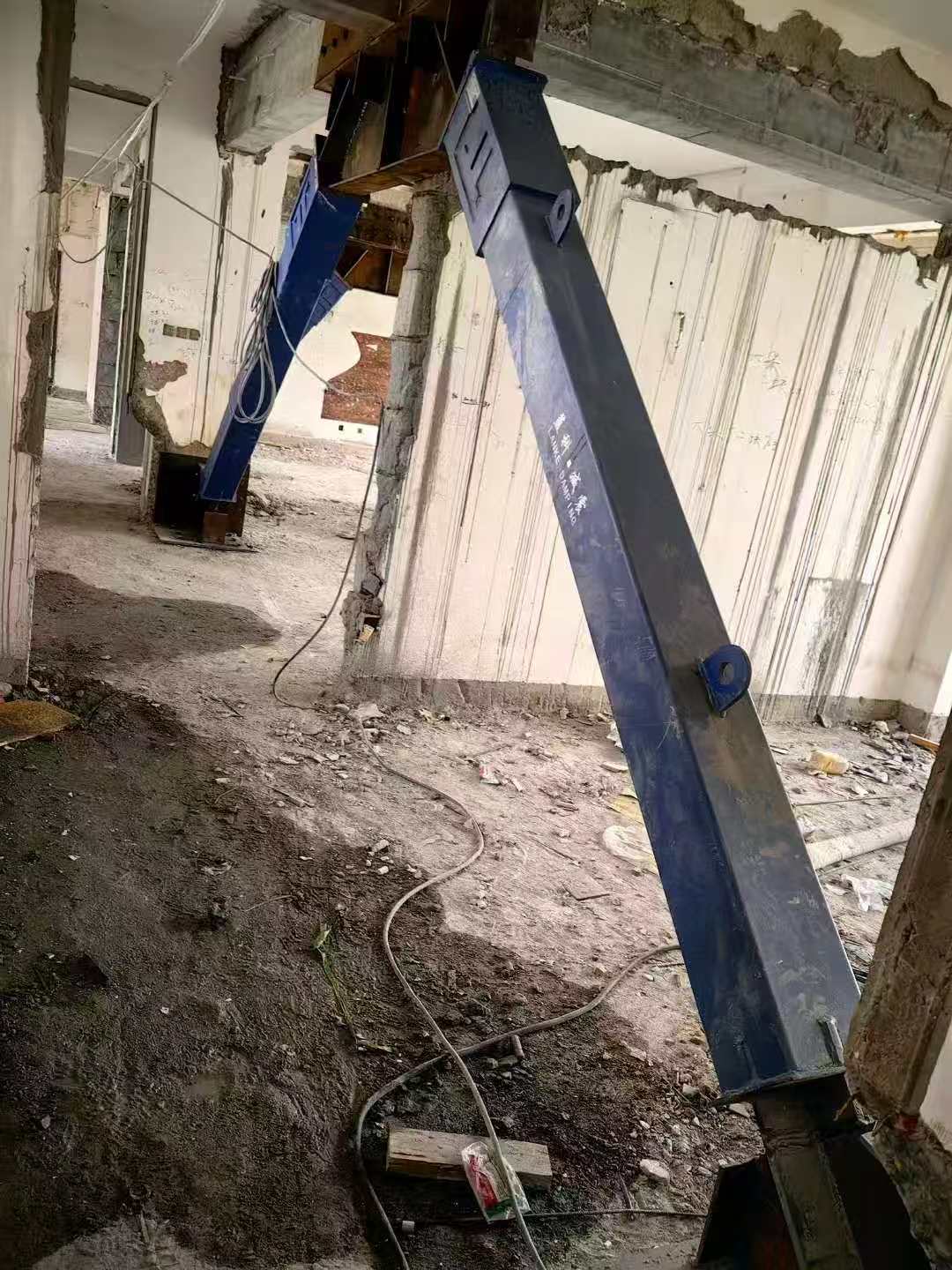 西陵柱子粘钢加固施工工艺
